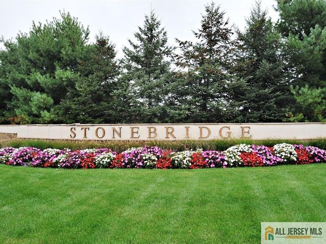 15 Monarch Road, Monroe, NJ 08831