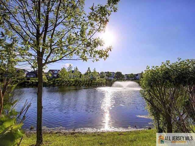 15 Monarch Road, Monroe, NJ 08831