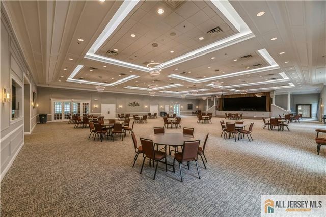 15 Monarch Road, Monroe, NJ 08831