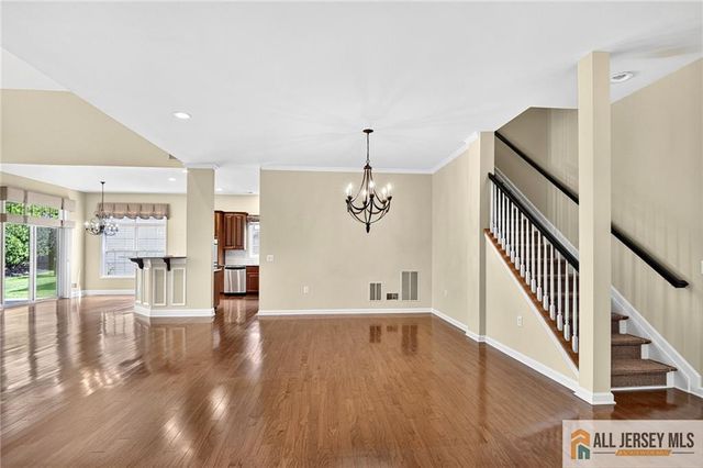 15 Monarch Road, Monroe, NJ 08831