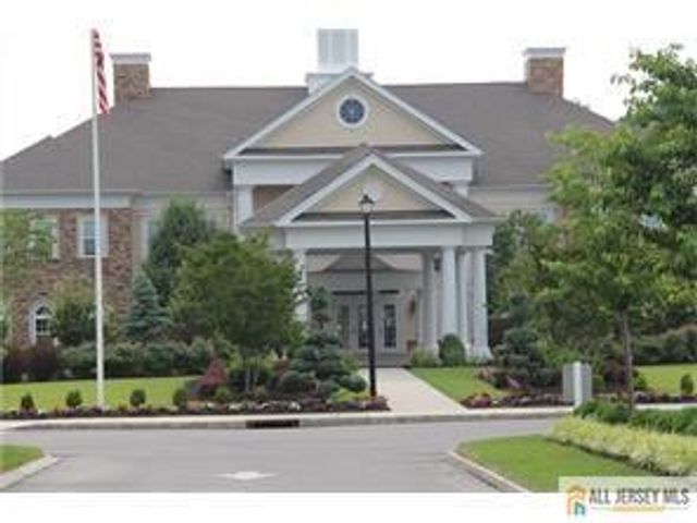 15 Monarch Road, Monroe, NJ 08831