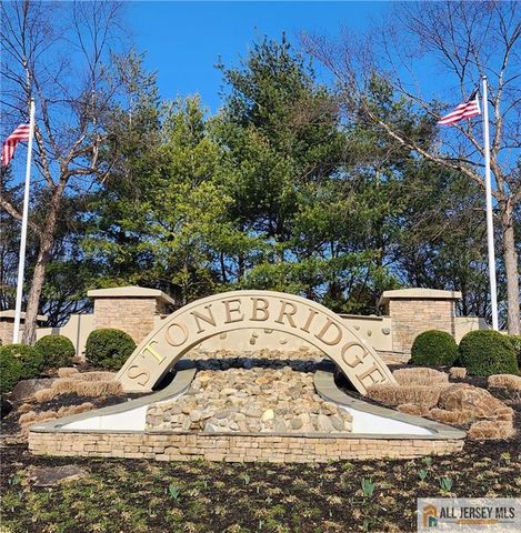 15 Monarch Road, Monroe, NJ 08831