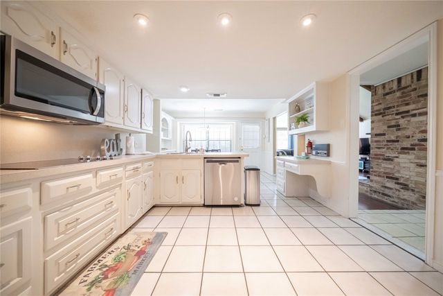 919 Green Hills Road, Duncanville, TX 75137