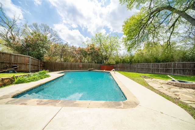 919 Green Hills Road, Duncanville, TX 75137