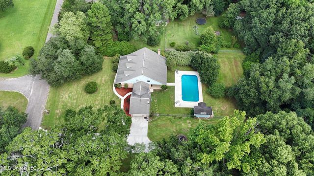 39 Woodridge Lane, Picayune, MS 39466