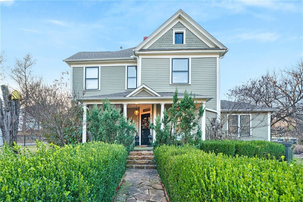 501 N Walnut Avenue, Fayetteville, AR 72701