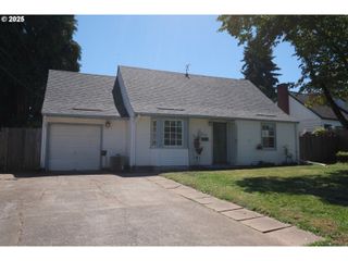 6520 Ne ROSELAWN St, Portland, OR 97218