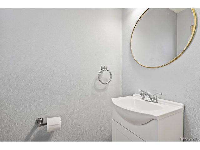940 Vaughn St, Aurora, CO 80011