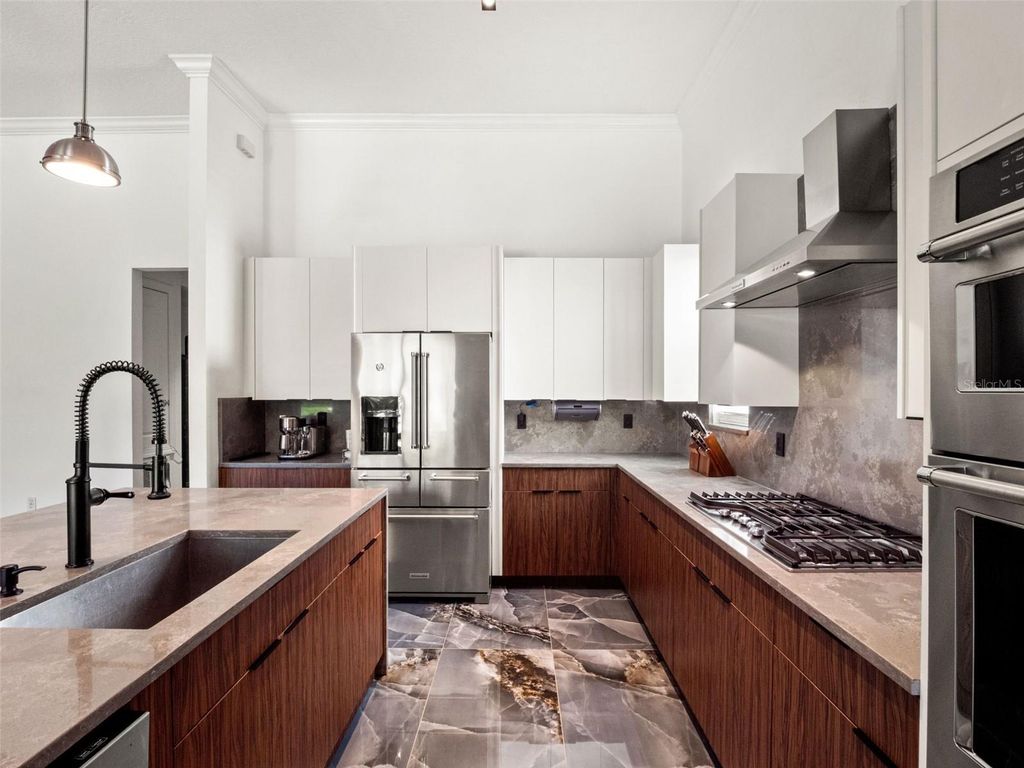 Image 14 of property listing at 9225 HANGING VINE COURT, Orlando, FL 32836