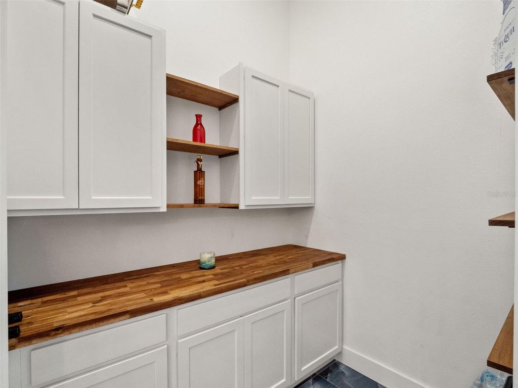 Image 15 of property listing at 9225 HANGING VINE COURT, Orlando, FL 32836