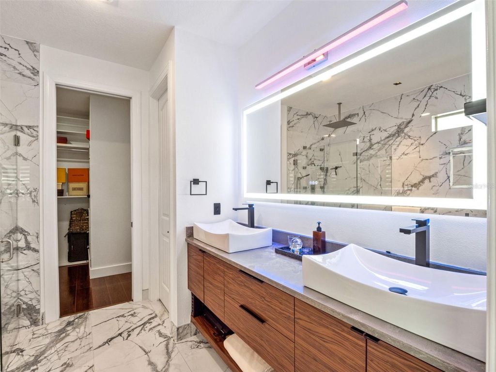 Image 25 of property listing at 9225 HANGING VINE COURT, Orlando, FL 32836