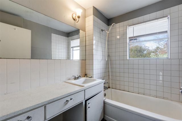 705 Campbell ST, Lockhart, TX 78644