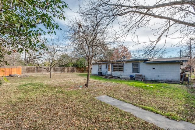 705 Campbell ST, Lockhart, TX 78644