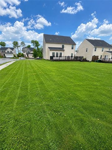 2932 E Pinnacle Dr, South Fayette, PA 15057