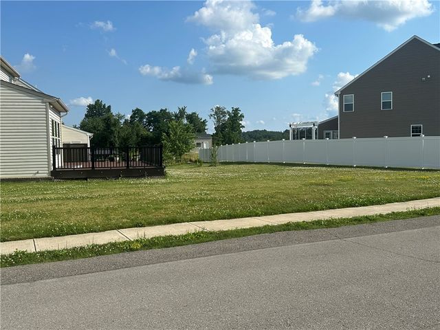 2932 E Pinnacle Dr, South Fayette, PA 15057