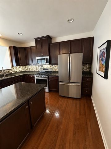 2932 E Pinnacle Dr, South Fayette, PA 15057