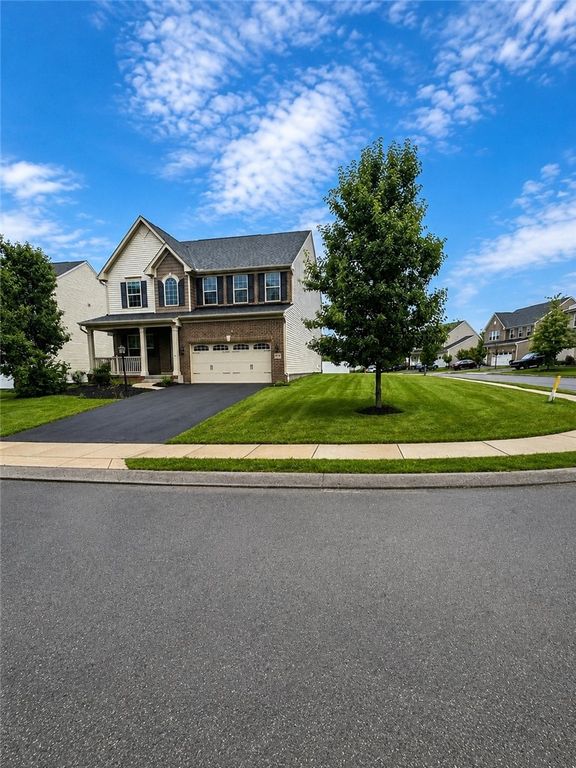 2932 E Pinnacle Dr, South Fayette, PA 15057