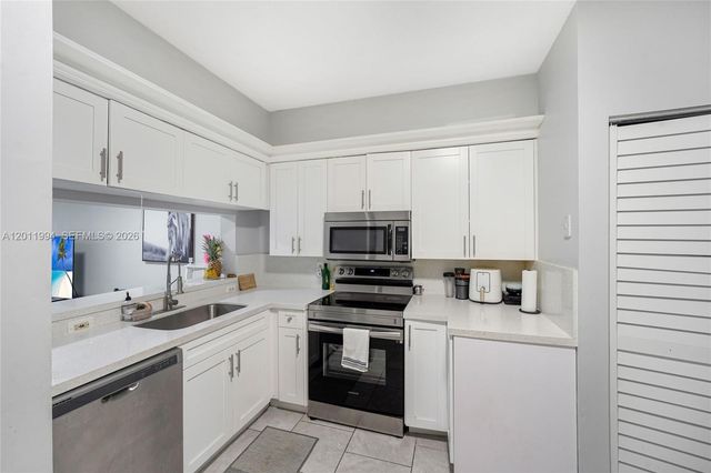 29 Simonton Cir 29, Weston, FL 33326