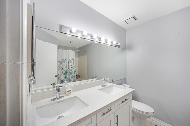 29 Simonton Cir 29, Weston, FL 33326