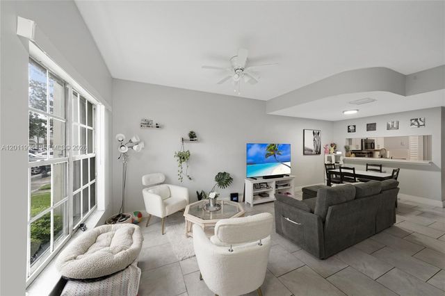 29 Simonton Cir 29, Weston, FL 33326