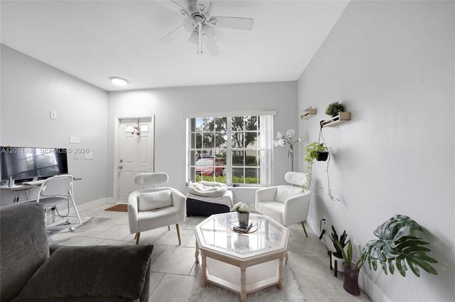 29 Simonton Cir 29, Weston, FL 33326
