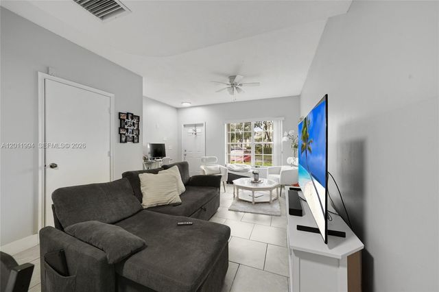 29 Simonton Cir 29, Weston, FL 33326