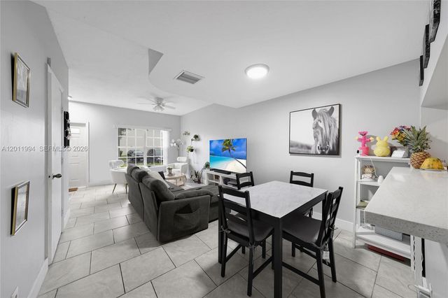 29 Simonton Cir 29, Weston, FL 33326
