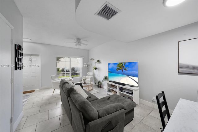 29 Simonton Cir 29, Weston, FL 33326