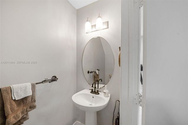 29 Simonton Cir 29, Weston, FL 33326