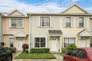 29 Simonton Cir 29, Weston, FL 33326