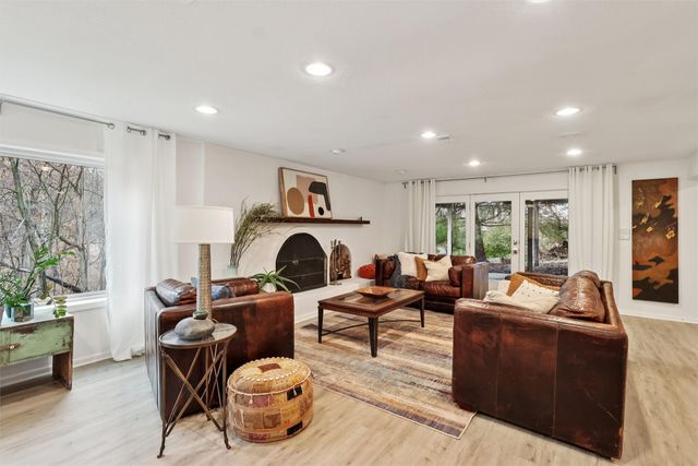 7059 Coburn Lane, Johnston, IA 50131