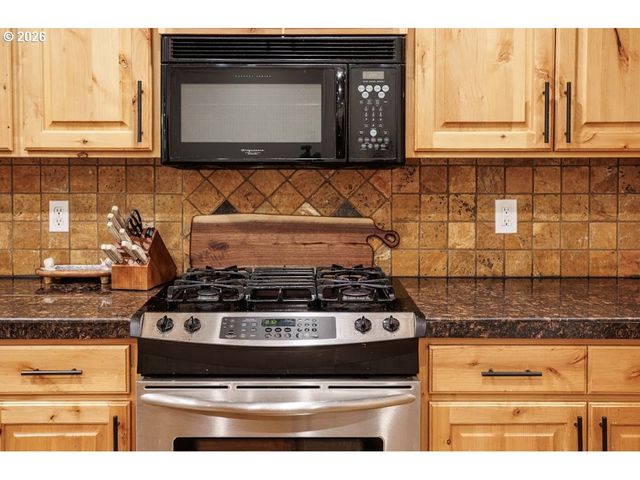 525 E 17TH Cir, La Center, WA 98629