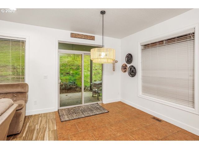 525 E 17TH Cir, La Center, WA 98629