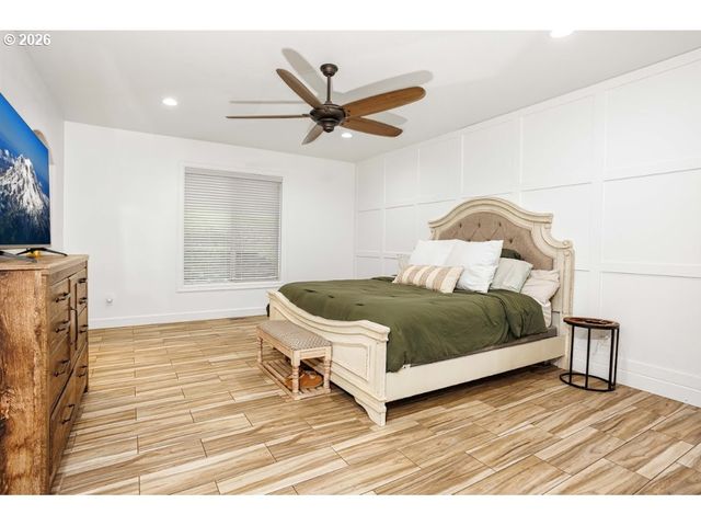 525 E 17TH Cir, La Center, WA 98629