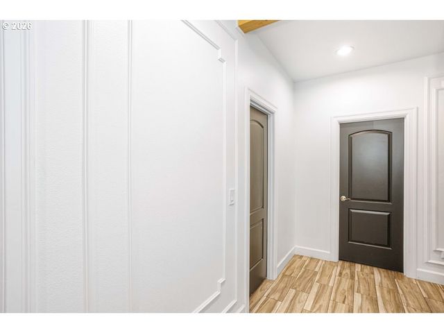 525 E 17TH Cir, La Center, WA 98629