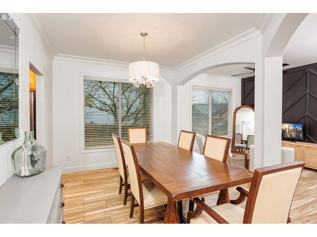 525 E 17TH Cir, La Center, WA 98629