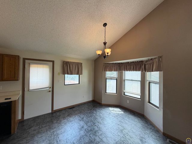 2514 SW Maxfield RD, Topeka, KS 66614
