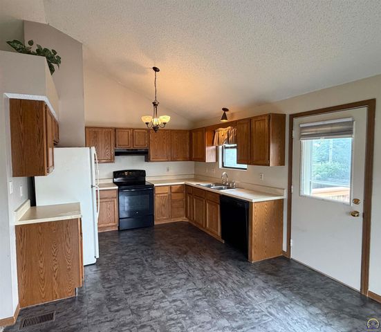 2514 SW Maxfield RD, Topeka, KS 66614
