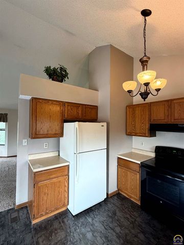 2514 SW Maxfield RD, Topeka, KS 66614