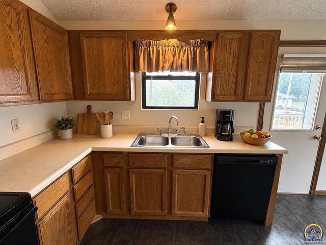 2514 SW Maxfield RD, Topeka, KS 66614
