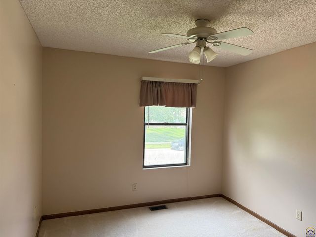 2514 SW Maxfield RD, Topeka, KS 66614