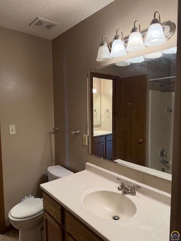 2514 SW Maxfield RD, Topeka, KS 66614