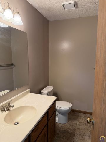 2514 SW Maxfield RD, Topeka, KS 66614