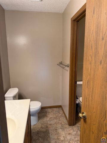 2514 SW Maxfield RD, Topeka, KS 66614