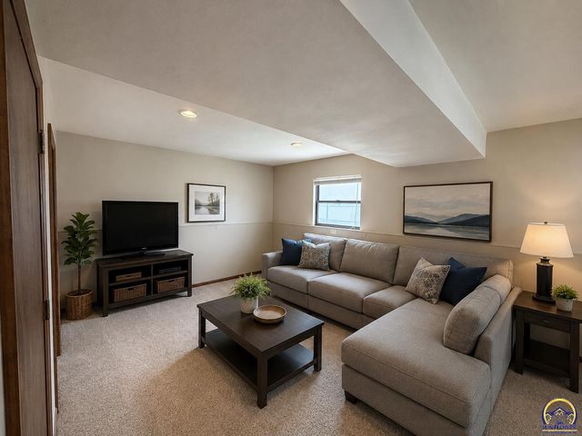 2514 SW Maxfield RD, Topeka, KS 66614