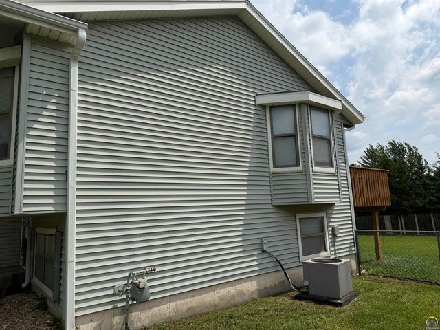 2514 SW Maxfield RD, Topeka, KS 66614