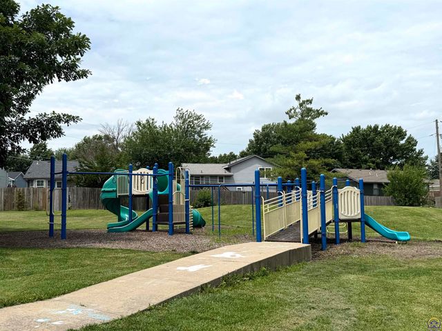 2514 SW Maxfield RD, Topeka, KS 66614