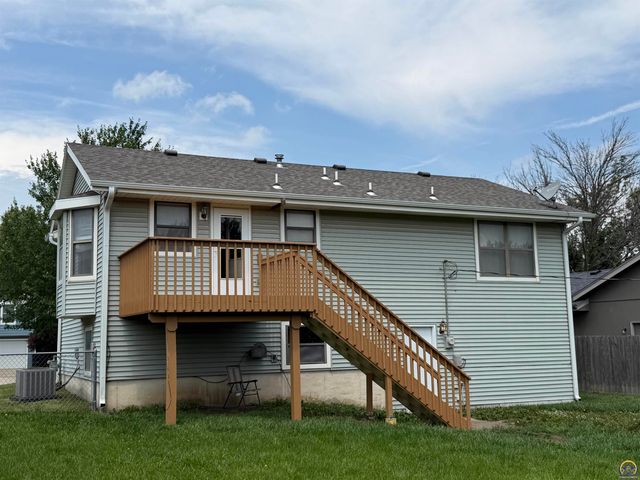 2514 SW Maxfield RD, Topeka, KS 66614