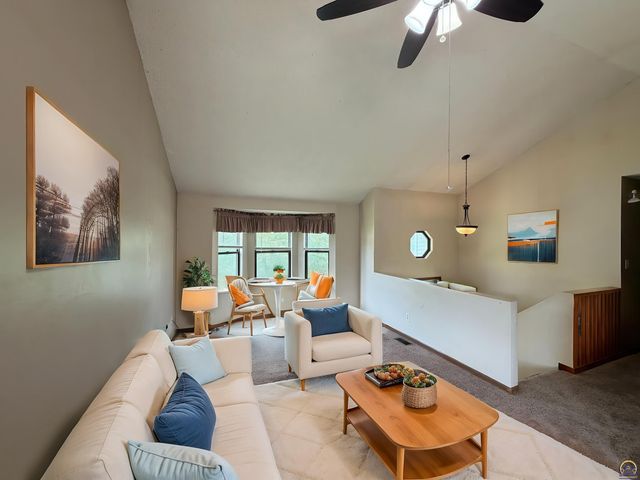 2514 SW Maxfield RD, Topeka, KS 66614
