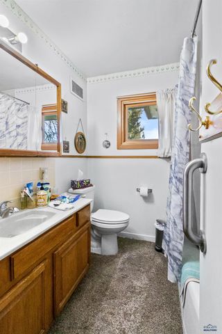 120 6TH AVE, Newcastle, WY 82701